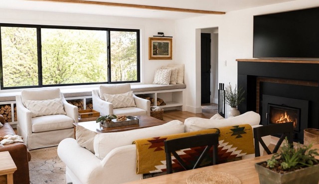 Luxe 4BR Retreat | Near Dartmouth + DHMC