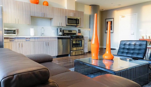 Luxurious Sibley Square Penthouse Level Apartment