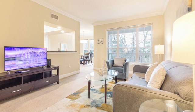 Luxury 2 BR/2 BATH Townhouse near I-95. Pet-Friendly!
