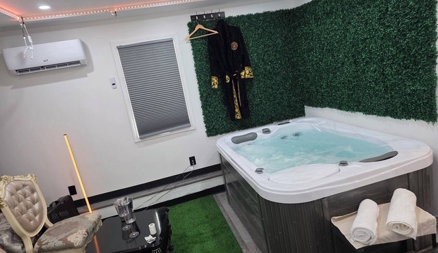 Luxury 2BR Retreat ,Private Hot Tub, Starlink Wi-Fi ,Fireplace,Free Parking,