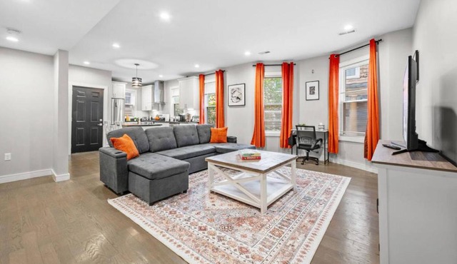 Luxury 3BR apt in Boston with Roku TV