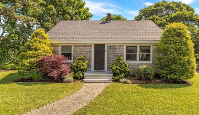 Luxury 4br Cape Cod House, 5 Mins Beach, Pets OK, Sleeps 12, Fully Updated