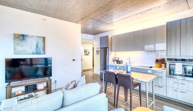 Luxury Apt Kendall Sq with Amenities