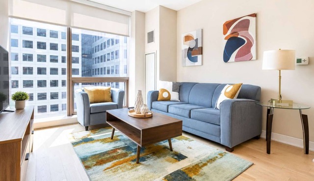 Luxury Apt Near Downtown
