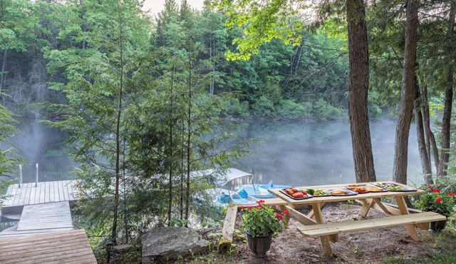 Luxury Cabin, Sauna, River Cold Plunge,IGLOOS,EV,Wifi,Instapics! In Muskoka,ON