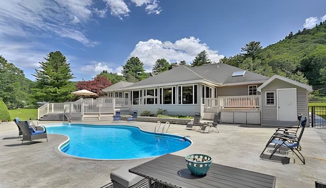 Luxury Catskills Retreat : Pool, Hot Tub, Game Room & Riverside Views