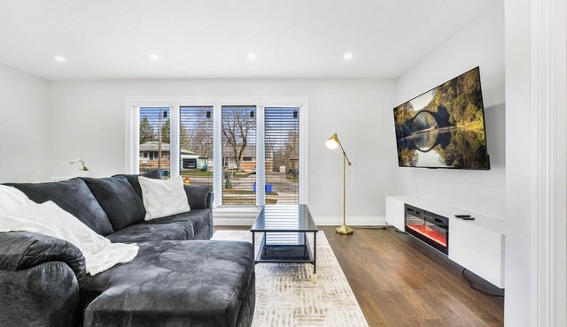 Luxury Estate newly Renovated with 5 BD and 65 inch TV