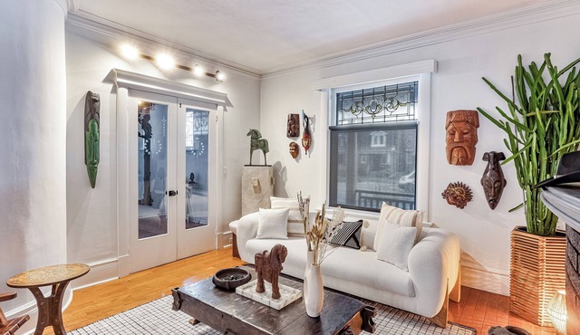 LUXURY ESTATE STEPS TO DOWNTOWN n