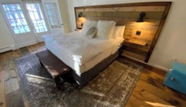 Luxury King Suite, Living Room w/sofa bed, balcony, & 1.5 baths
