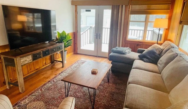 Luxury Lake Cabin - 20 min to Elk Mountain