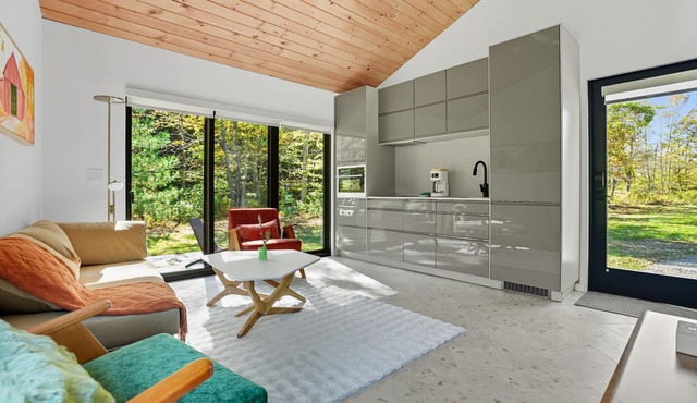 Luxury Loft With Solo Fire Pit & Trails Close to Okemo & Ascutney EV Charger in West Windsor