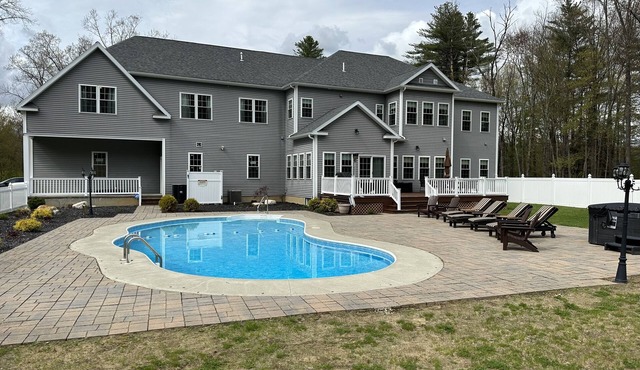 Luxury Mansion🏠Heated Pool🏊HotTub🛀🏿By Track🏇Town🌇Golf⛳️ Beach🏖️SPAC🎶Springs💦Ski⛷️