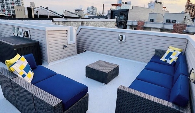 Luxury Old City House with Rooftop; 2 Suites, Office, Sleeps 7