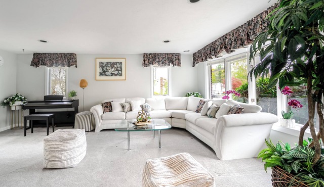 Luxury & Private 6BR Single House Summer Retreat w/Parking & Pet-Friendly 35