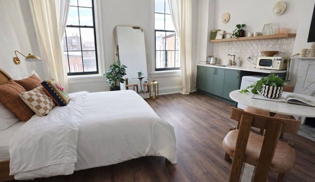 Luxury Queen Studio - Solara at The Marle Boutique Hotel-Near JHU + Downtown in Baltimore