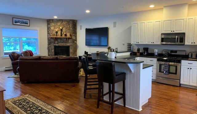 Luxury Ski In/Out Timbers Unit with Hot Tub and Amazing Views!