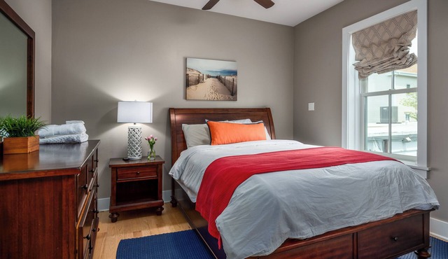 Luxury Thames St 2BR w/Parking