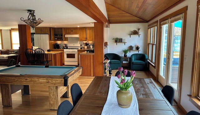 Mad River Valley riverfront retreat with sauna, swimming access, pooltable in Moretown