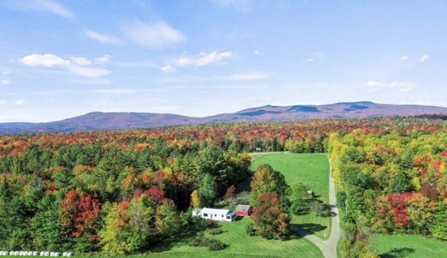 Magical spot w-views -3 BR home - idyllic retreat yet close to everything