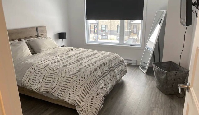 Maison de Ville Chaleureuse Dans un Quartier Pres de Tout
