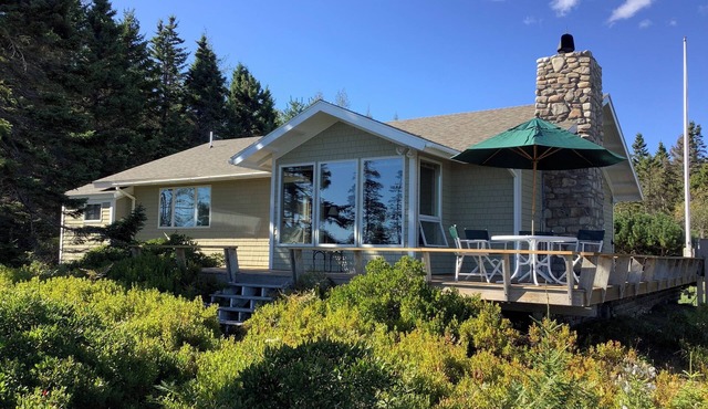Manset oceanfront 3-bedroom home with sweeping views