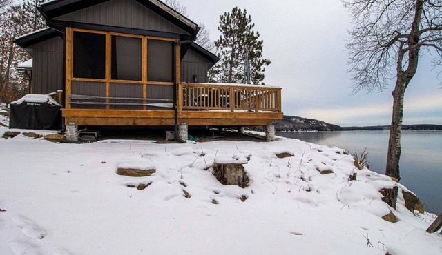 Maple Leaf Lodge - Two Bedroom Cottage, Sleeps 10 in Maple Leaf