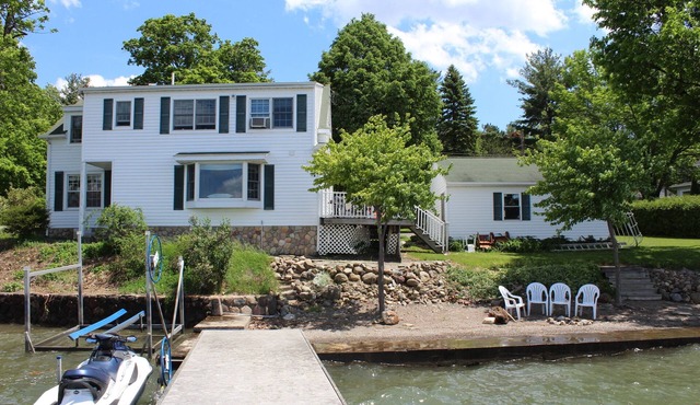 "MargueritaVille" Cozy 6 Bedroom Cottage With Private Beach in Wine Country