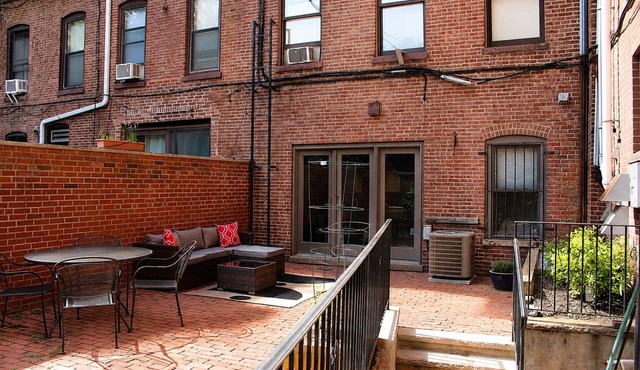 Maverick Suites at 402 Columbus Ave