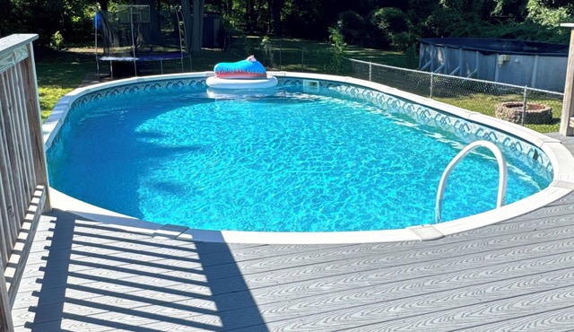 Milford Getaway; Pool, Hot Tub & Basketball Court Walk to Local Beaches