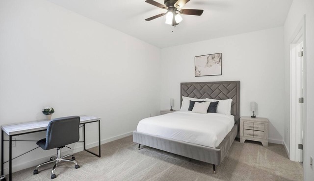 Modern 1BR/1BA unit at Fairmount Square