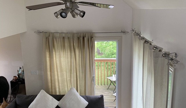 Modern 2 bedroom all season cottage in the beautiful town of Killarney