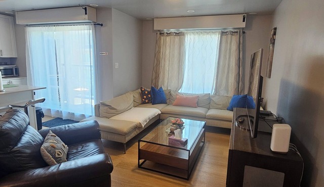 Modern 2-Storey townhouse | 2BDR | 1 BATH | Free Parking | Minutes to Hwy 401
