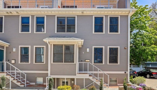Modern 3 Bedroom Porter Square Townhouse Near Harvard w/ Parking