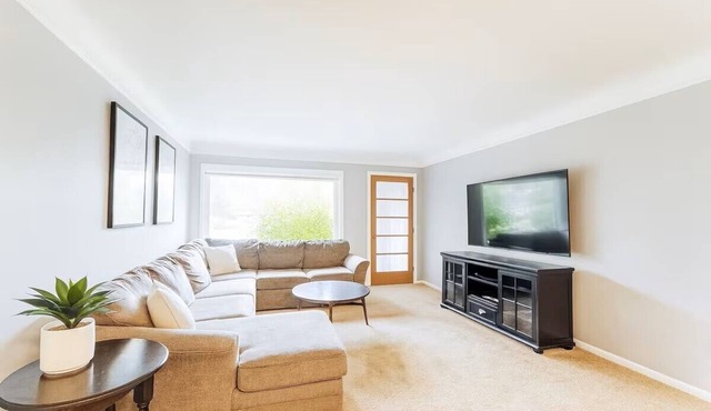 Modern 3BR + Office Dog-Friendly w/Fenced Yard
