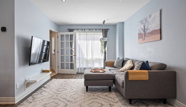 Modern 4BR w/Parking – 10 Min to YYZ Airport