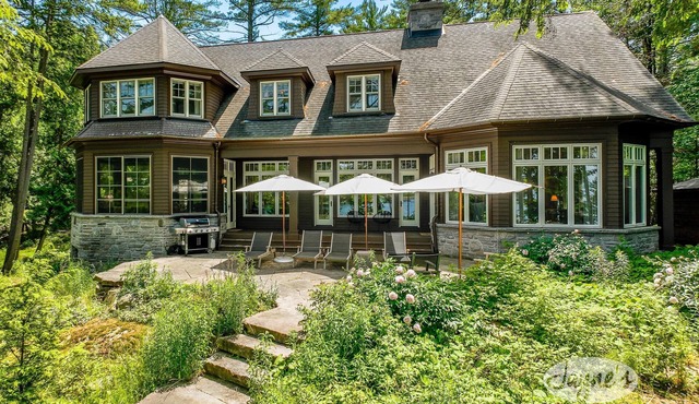 Modern 5 bdrm, 5 bath cottage on Lake Rosseau! in Nipissing South (Utterson)
