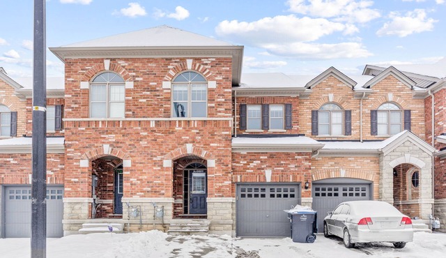Modern Comfy ~ 4 Bedroom, 3.5 Washroom ~ Specious and Family-Friendly ~ Brampton in Brampton
