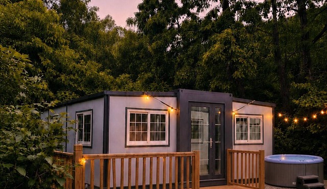 Modern Container Home Private Hot Tub & Fire Pit Near Pipestem State Park in Pipestem