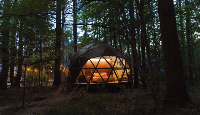 Modern dome w/full bath + spa access - 04