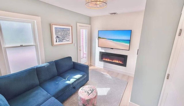 Modern Downtown OB Condo, Stroll to Ferry & Beach