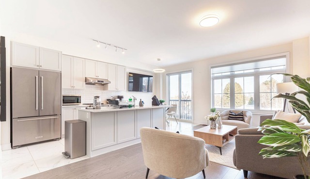 Modern Family Haven | 3BR Upstairs + Private Lower Suite