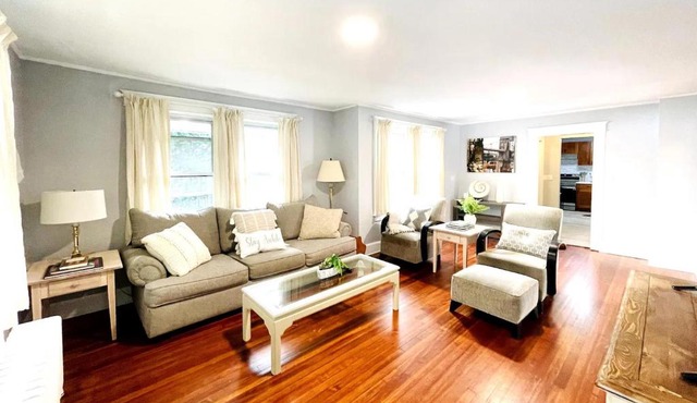Modern Home off I-95 Perfect for Families & Business Stay with Ample Parking