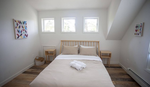 Modern Hudson Cottage in Ulster Park