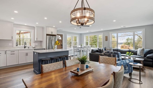 Modern Lakes Luxury | Winni | Minutes to Gunstock