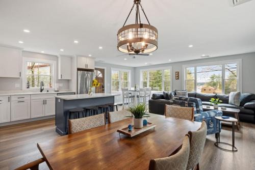 Modern Lakes Luxury, Winni & Minutes to Gunstock