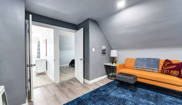 Modern Loft in Safe Neighborhood ~ Near Cleveland Clinic ~ Long Stays OK