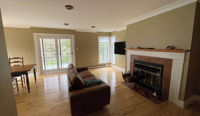 Modern, Quiet, and Convenient 3BR Condo in Knowlton