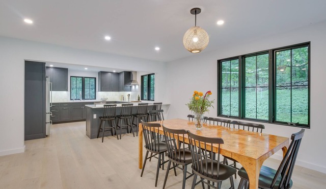 Modern Sharon Farmhouse: Spacious, Patio, Views