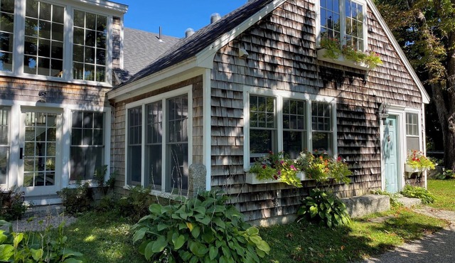 Modern Shingled Cottage in Kennebunkport