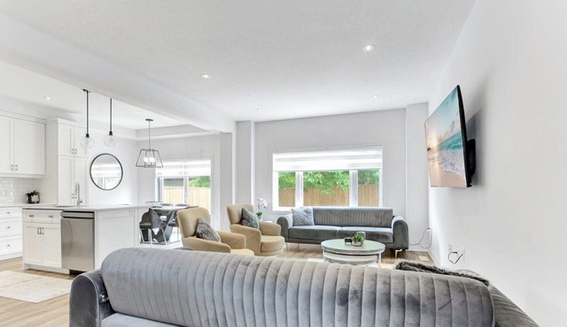 Modern & Spacious Retreat